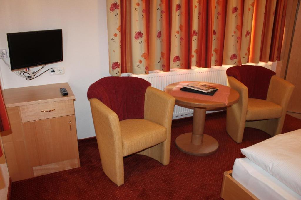 Hotel Garni Waldhof - Wohlfuehlen Am Lech Stanzach Szoba fotó