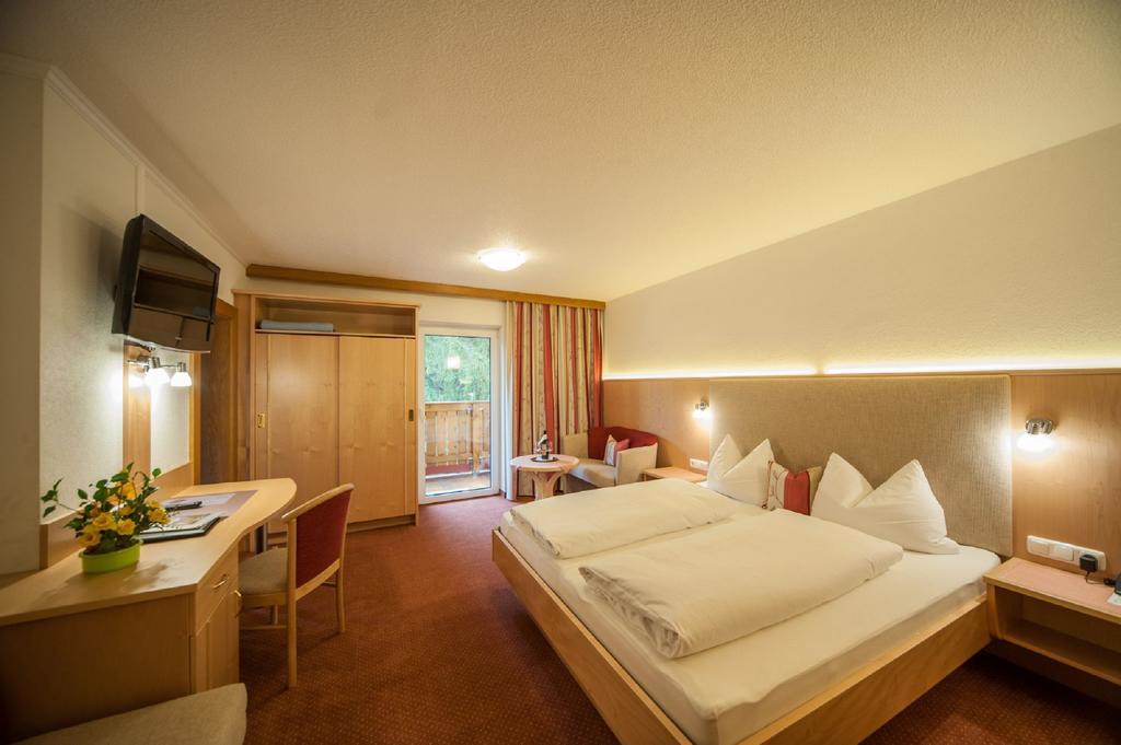 Hotel Garni Waldhof - Wohlfuehlen Am Lech Stanzach Kültér fotó
