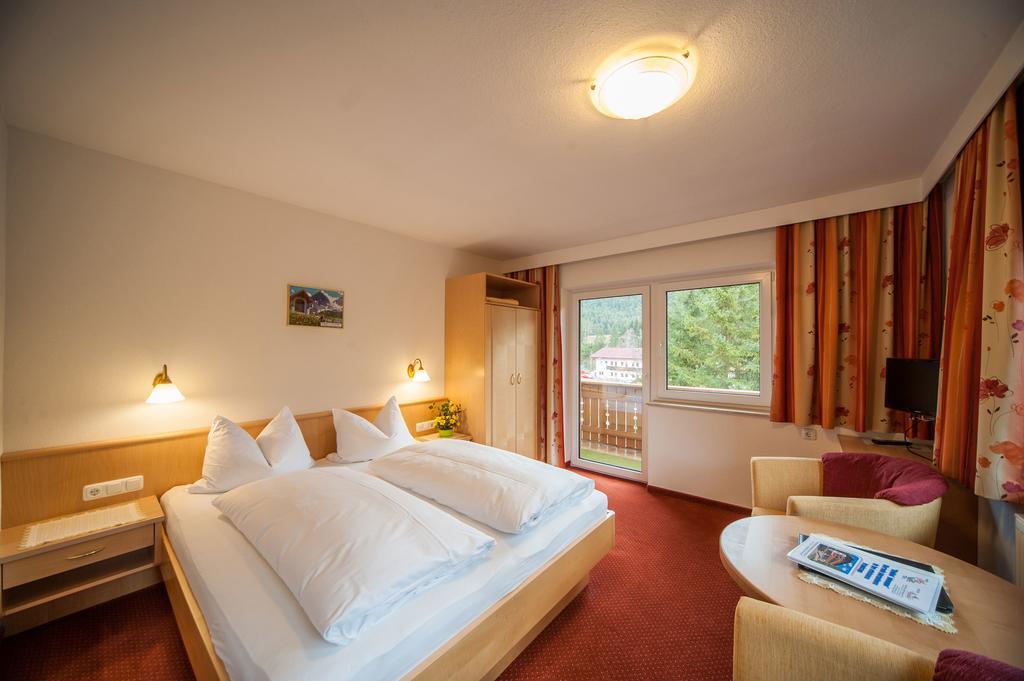 Hotel Garni Waldhof - Wohlfuehlen Am Lech Stanzach Kültér fotó