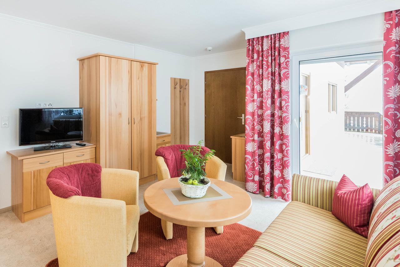 Hotel Garni Waldhof - Wohlfuehlen Am Lech Stanzach Kültér fotó