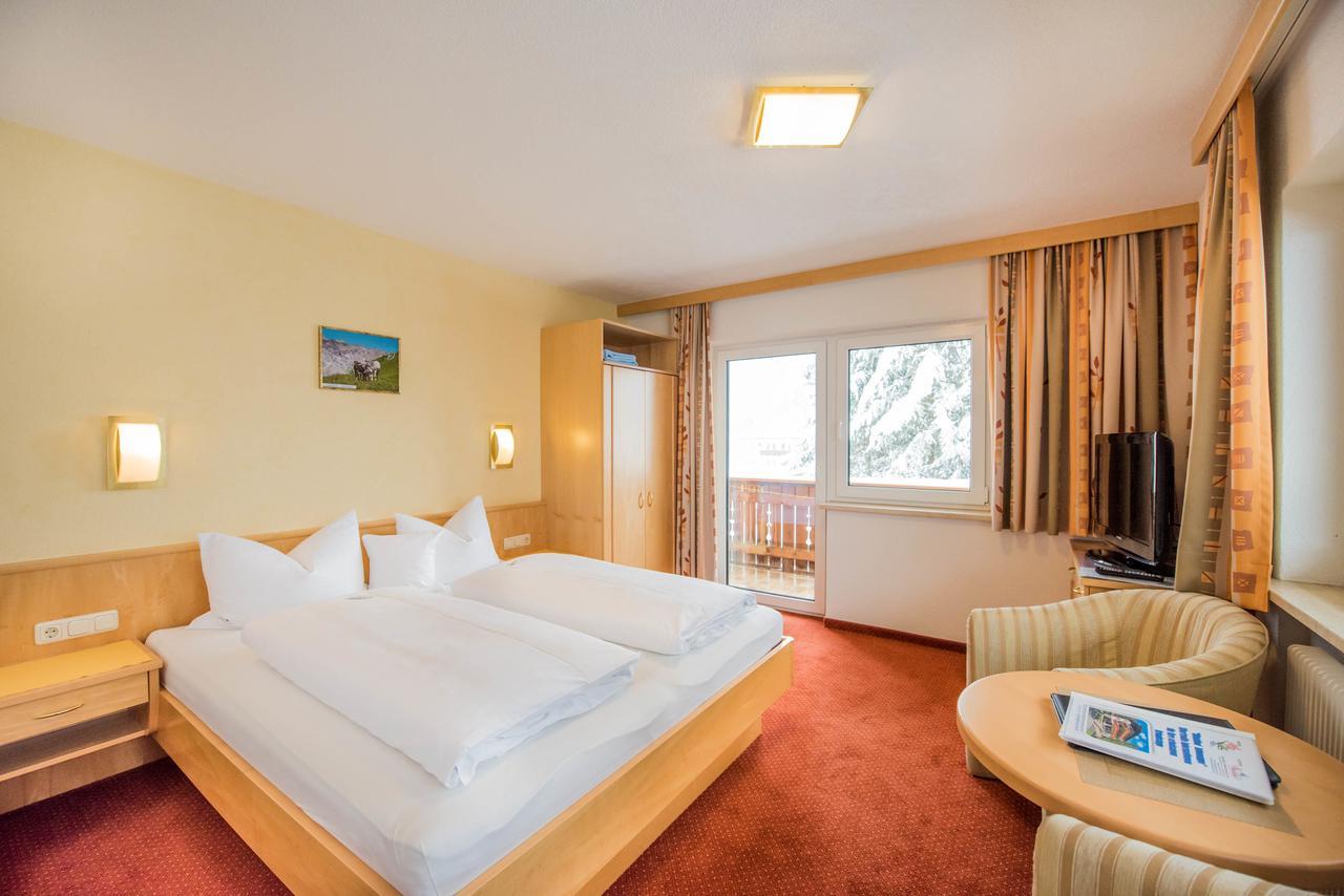 Hotel Garni Waldhof - Wohlfuehlen Am Lech Stanzach Kültér fotó
