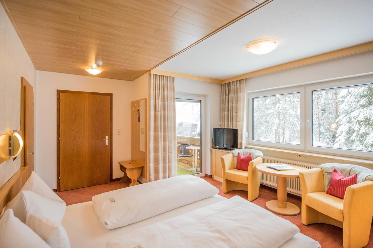 Hotel Garni Waldhof - Wohlfuehlen Am Lech Stanzach Kültér fotó