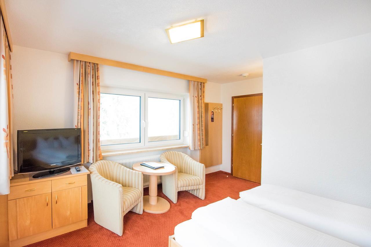 Hotel Garni Waldhof - Wohlfuehlen Am Lech Stanzach Kültér fotó